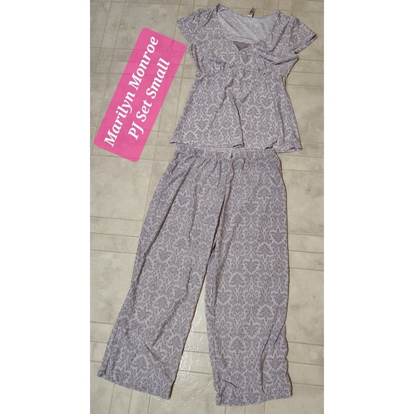 Marilyn Monroe Pajama Set Small Top and Pants Floral Print Loungewear - Picture 1 of 1